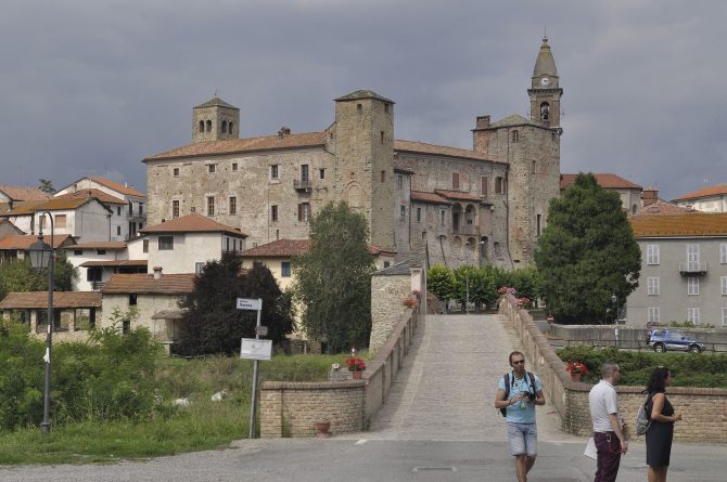 Путешествия: Мэр итальянской деревушки готов платить деньги новым жителям