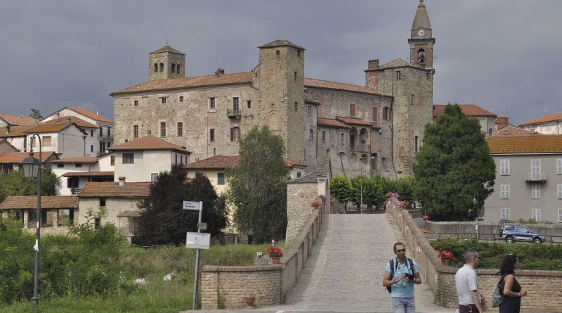 Путешествия: Мэр итальянской деревушки готов платить деньги новым жителям