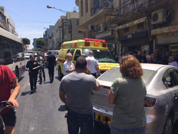 В мире: В Тель-Авиве легковой автомобиль врезался в толпу прохожих