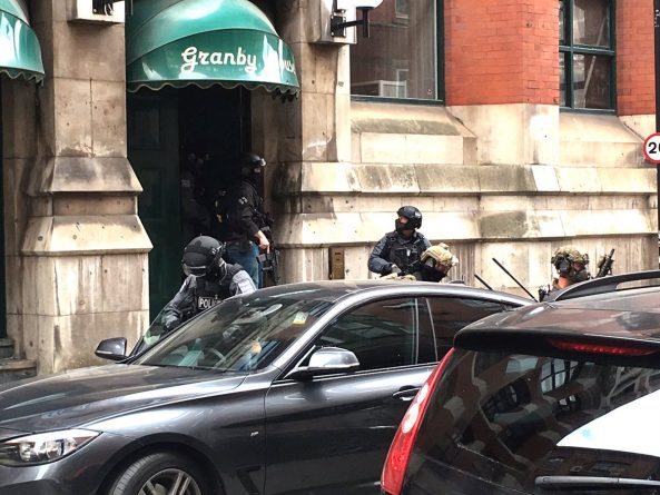 Происшествия: Британские вооруженные силы штурмуют многоэтажный дом в Манчестере