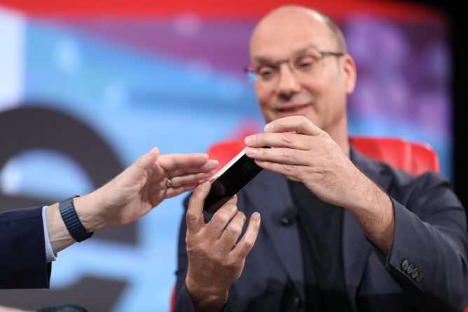 Технологии: Создатель Android представил свой первый смартфон