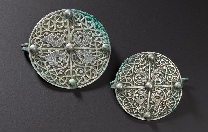 Популярное: Искатель сокровищ получит 2 миллиона фунтов за обнаружения крупнейшего клада викингов