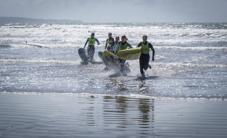 Происшествия: На пляже Девона на серфенгиста напала акула