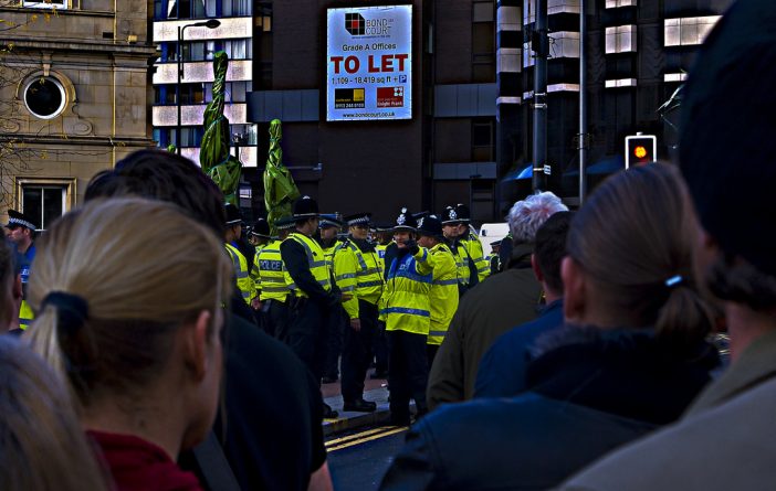 Общество: В Манчестере произошли столкновения радикалов с полицией