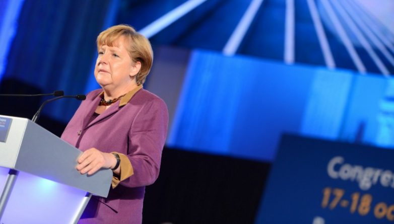 В мире: Меркель требует от Мэй гарантий прав европейцев
