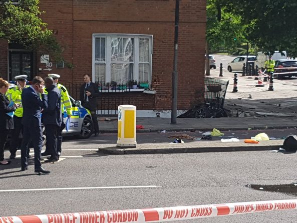 Происшествия: Один человек погиб и трое ранены после аварии в Лондоне