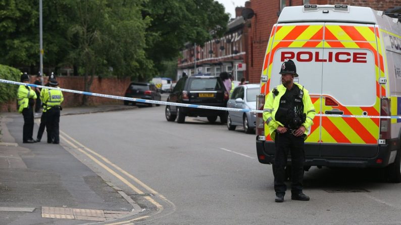 Происшествия: Полиция Манчестера обнаружила автомобиль, которым мог пользоваться террорист Салман Абеди