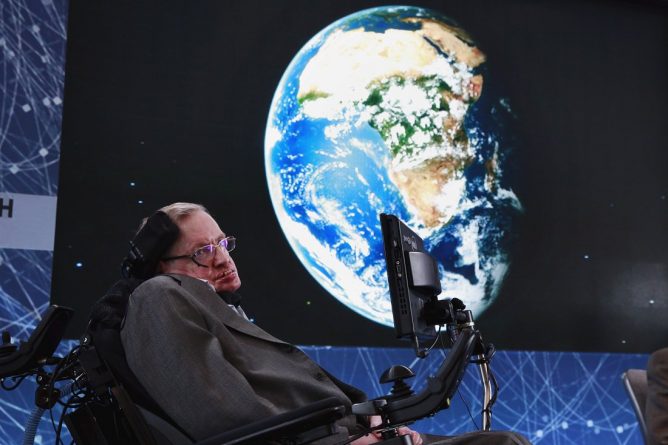 Технологии: Стивен Хокинг призвал людей начинать искать другую планету для жизни