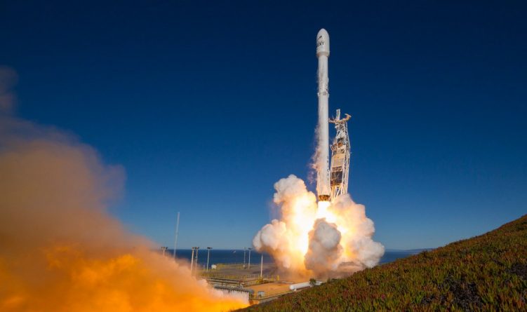 Технологии: SpaceX успешно запустила и приземлила две ракеты Falcon 9