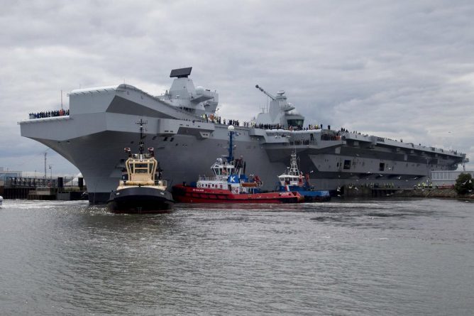 Технологии: Самый крупный британский авианосец Queen Elizabeth спустили на воду