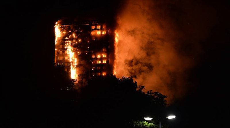 Происшествия: В Лондоне горит 27-этажный жилой дом: жильцы выпрыгивают из окон