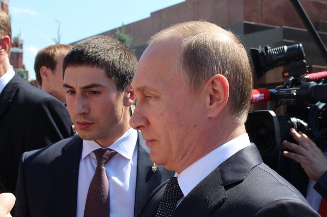 В мире: Путин грозит НАТО адекватным ответом в Европе