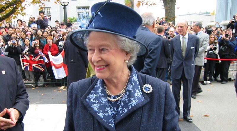 Общество: Конюшим королевы впервые стал чернокожий британец