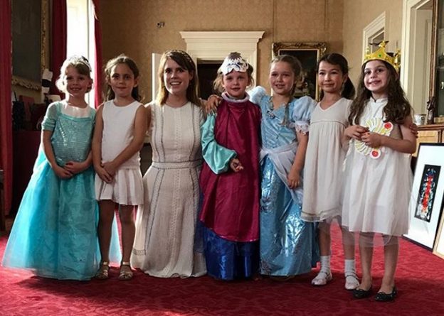 Знаменитости: Дочь Бэкхема отпраздновала день рождения в королевском дворце