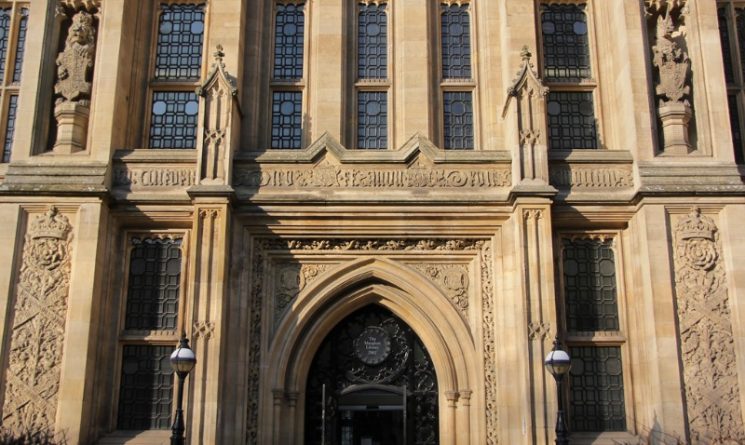 Общество: В Европе появится сеть кампусов от британских университетов