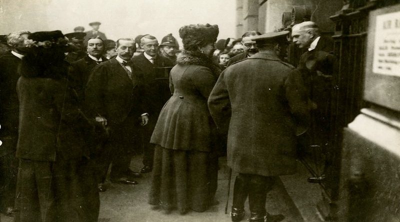 Знаменитости: Сто лет назад королевская семья сменила фамилию на Виндзор