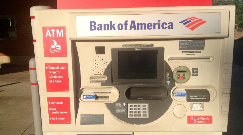 В мире: Рабочего случайно заперли в банкомате