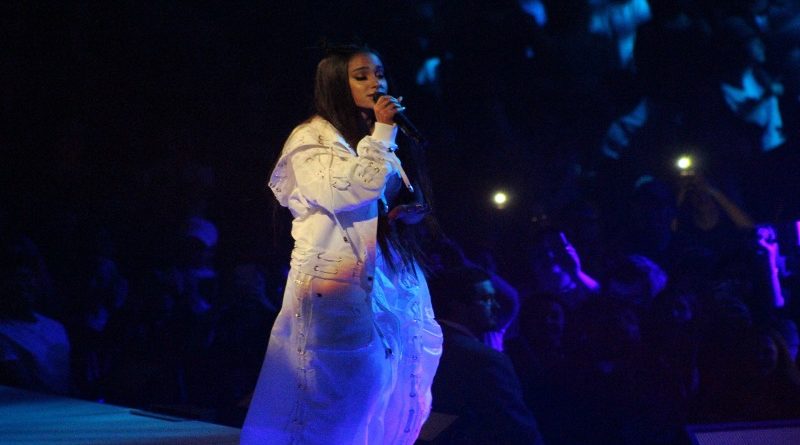 Знаменитости: Ариана Гранде стала Почетным гражданином Манчестера