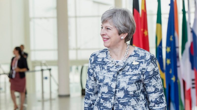 Политика: В партии консерваторов грядет кризис из-за политики Терезы Мэй