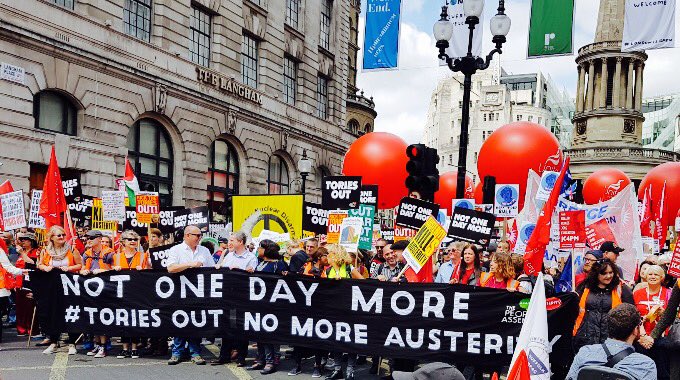 Общество: Тысячи Лондонцев вышли на антиправительственный марш