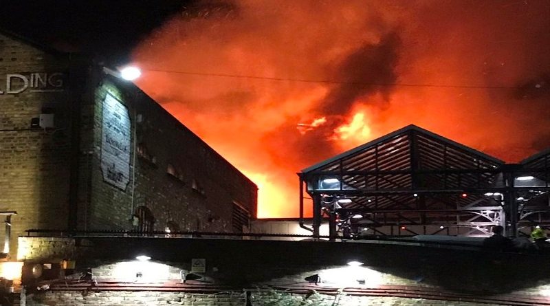 Происшествия: В Лондоне загорелся знаменитый Camden Market