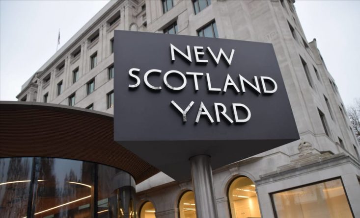 Происшествия: Подростка обвинили в череде нападений с использованием кислоты в Лондоне