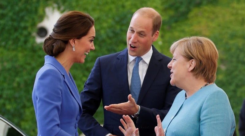Принц Уильям и Кейт Мидлтон пообедали с Ангелой Меркель 19072017 Знаменитости: Принц Уильям и Кейт Мидлтон пообедали с Ангелой Меркель