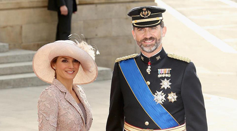 Политика: Испанская королевская семья прибывает с официальным визитом в Великобританию