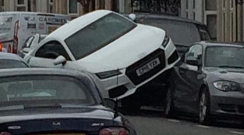 Происшествия: Белый Audi пошел по головам