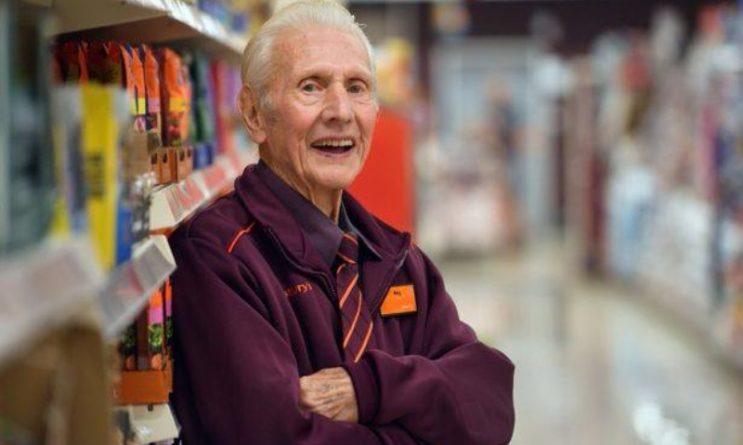 Общество: Легендарный сотрудник супермаркета уходит на пенсию в 95 лет