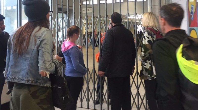 Погода: Лондон заливают дожди: затопило станцию метро