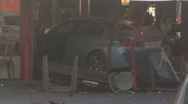 Во Франции водитель въехал в пиццерию: погибла девочка 15082017 В мире: Во Франции водитель въехал в пиццерию: погибла девочка