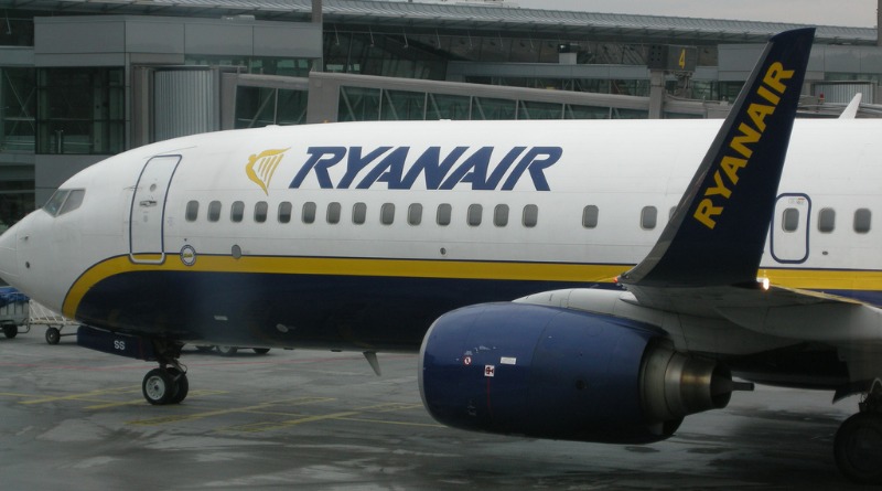 Общество: Ryanair требует запретить продажу алкоголя в аэропортах