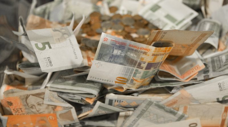 В аэропортах обменивают фунты по грабительскому курсу 24082017 Бизнес и финансы: В аэропортах обменивают фунты по грабительскому курсу