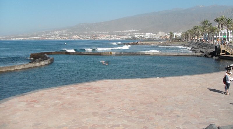 Путешествия: Туристов призвали избегать контактов с водорослями на Канарах