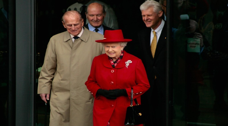 Знаменитости: Королева Елизавета II не будет отрекаться от престола