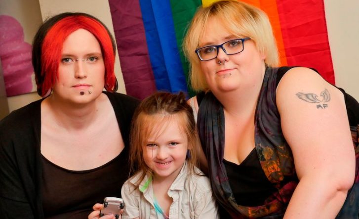 Общество: В Британии появилась первая семья с неопределенным гендером