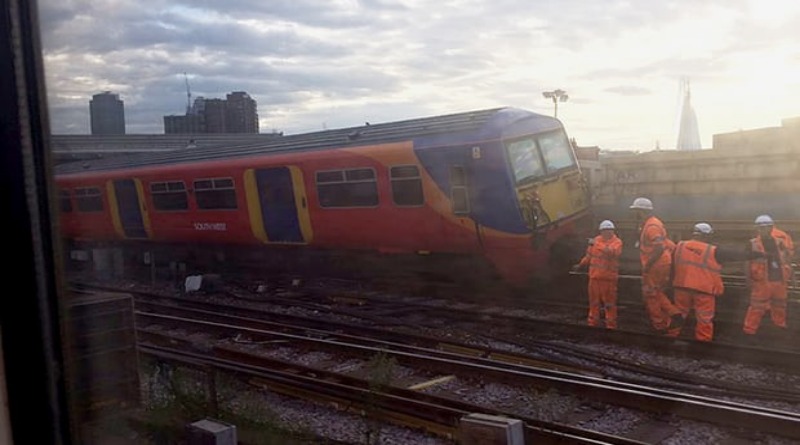 Происшествия: На станции Waterloo поезд сошел с рельсов