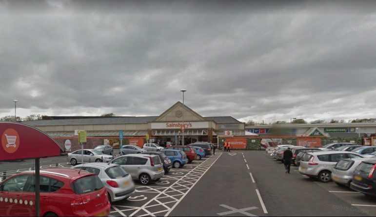 Происшествия: Двоих подростков закрыли на ночь в супермаркете