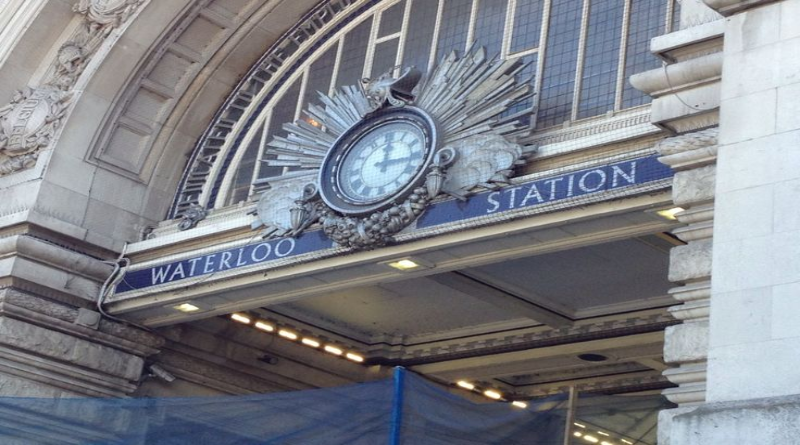 Общество: Станцию Ватерлоо после ремонта открыли с опозданием