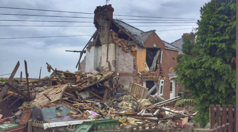 Происшествия: В Сандерленде взорвался дом: из-под обломков достали женщину