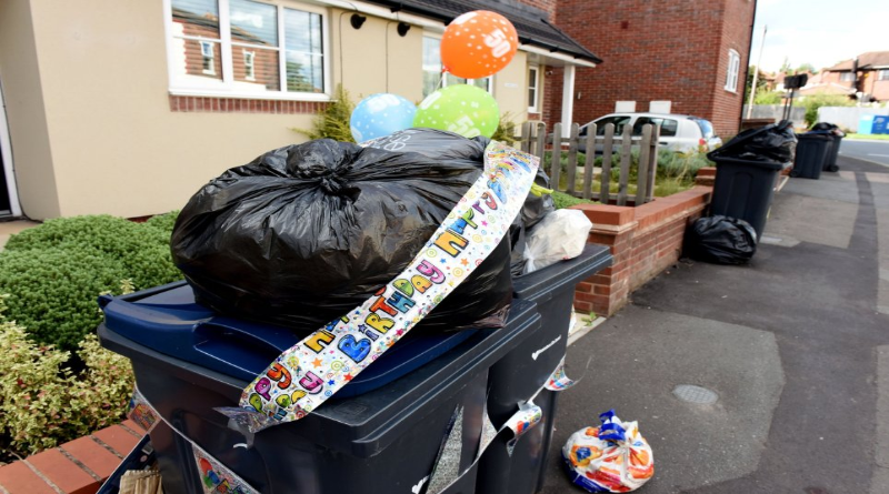 Общество: В Бирмингеме почти два месяца не вывозят мусор