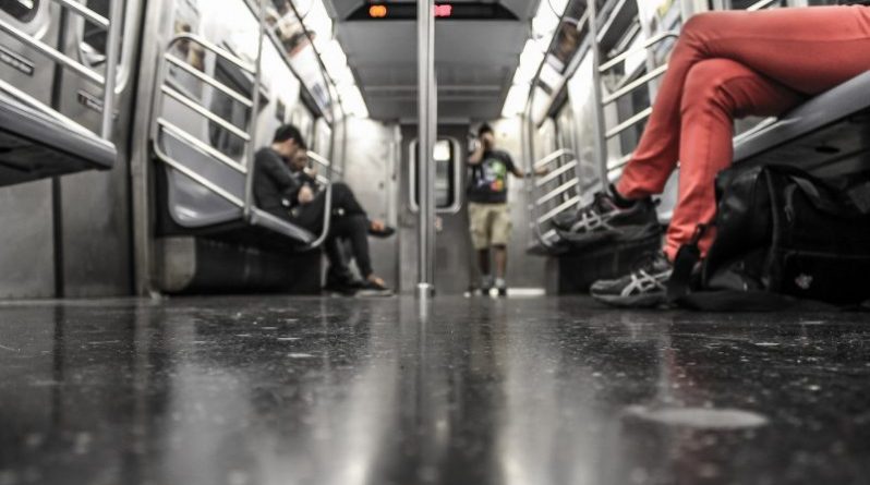 Лайфхаки и советы: Десять вещей, которые не стоит делать в метро