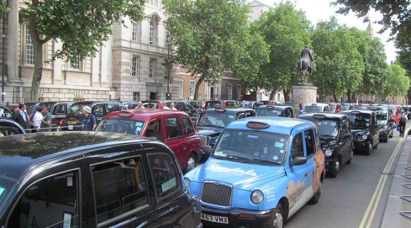 Бизнес и финансы: Uber лишен лицензии на работу в Лондоне