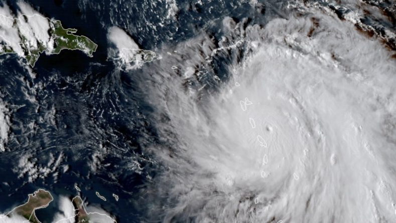 Происшествия: Ураган "Мария" начал разрушать Карибы