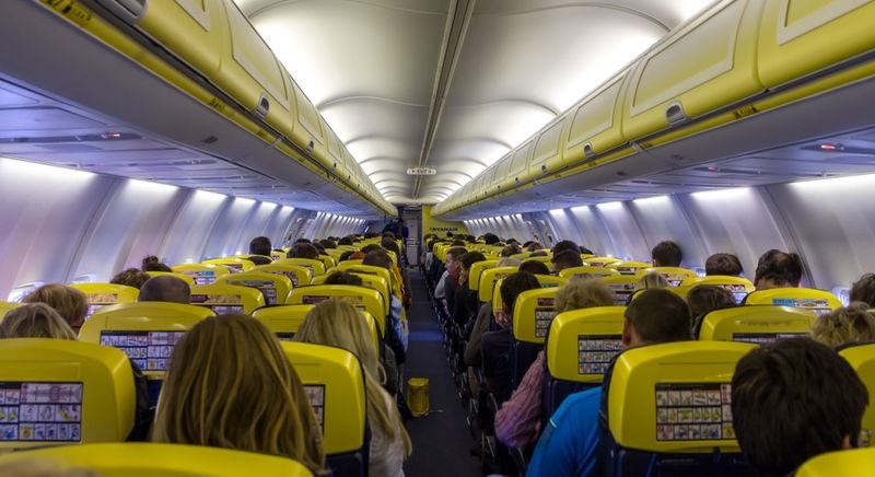 Общество: Беременные ирландки пострадали от отмены рейсов Ryanair