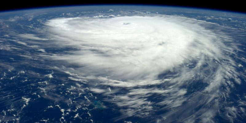 Погода: На Великобританию надвигается ураган "Офелия"