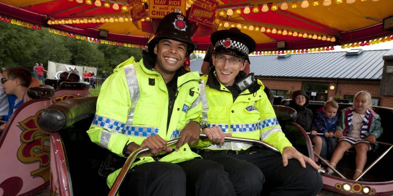 Общество: Полицейские повеселились на ярмарке