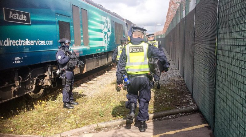 Закон и право: Транспортную полицию Великобритании обвиняют в "дискриминации" белых мужчин