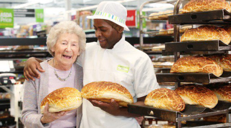 Досуг: Asda назвала хлеб в честь 85-летней клиентки Одри